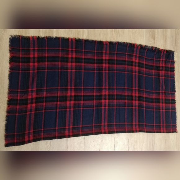 Forever 21 Plaid Blanket Scarf - Picture 2 of 2